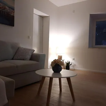 The Old Stone House Dida Jure Casa de Férias