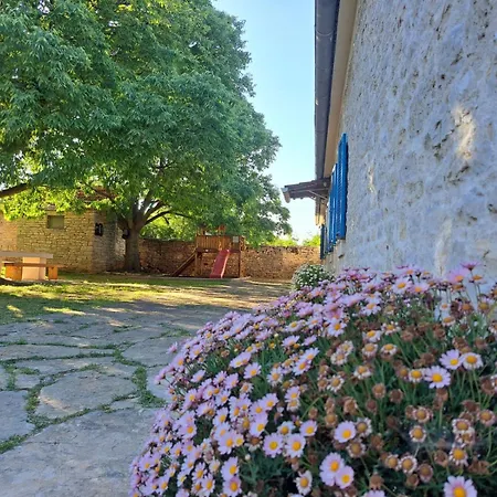 The Old Stone House Dida Jure Casa de Férias