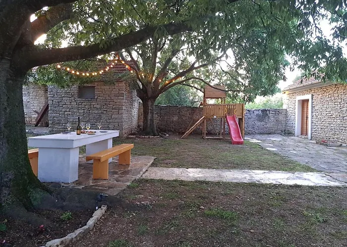 The Old Stone House Dida Jure 펜션 *